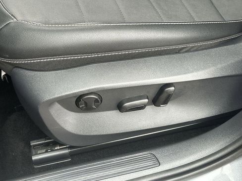 Used 2023 Volkswagen Taos SE image 16