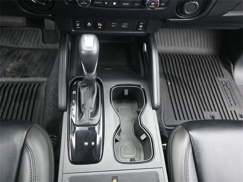 Used 2022 Nissan Frontier PRO-4X w/ Pro-4X Premium Package image 9