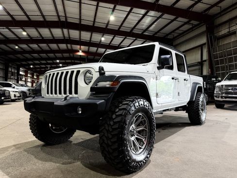 Used 2020 Jeep Gladiator Sport w/ Quick Order Package 24S AWD/4WD image 9