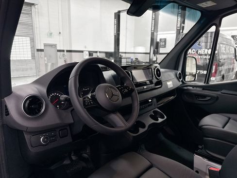 Used 2026 Mercedes-Benz Sprinter 2500 image 10