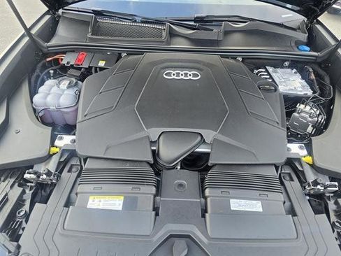 Used 2025 Audi Q8 Prestige w/ Prestige Package image 36