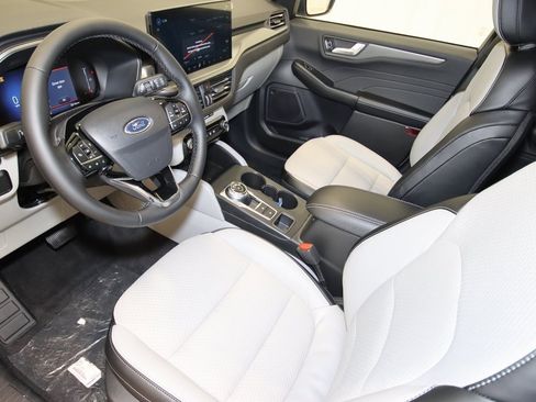 Certified 2024 Ford Escape SE image 59