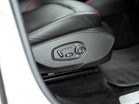 Used 2021 Aston Martin DBX AWD/4WD image 23