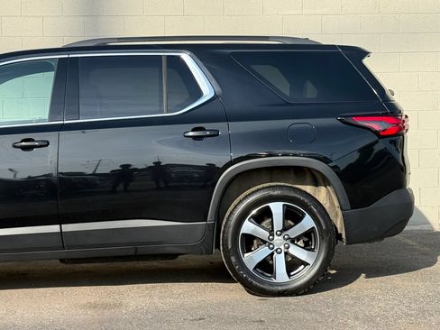 Used 2023 Chevrolet Traverse LT w/ LT Premium Package AWD/4WD image 4