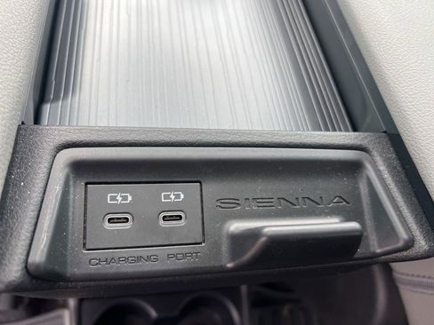 Used 2025 Toyota Sienna XLE image 16