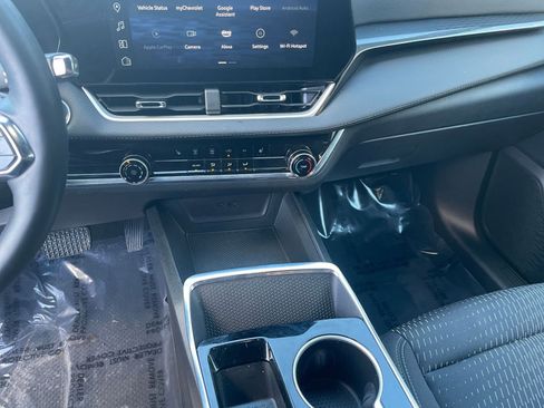 Used 2025 Chevrolet Equinox LT image 37