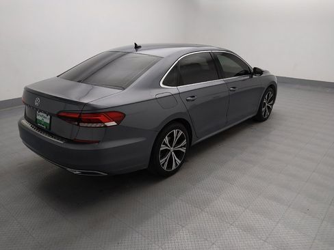 Used 2022 Volkswagen Passat 2.0T SE image 9