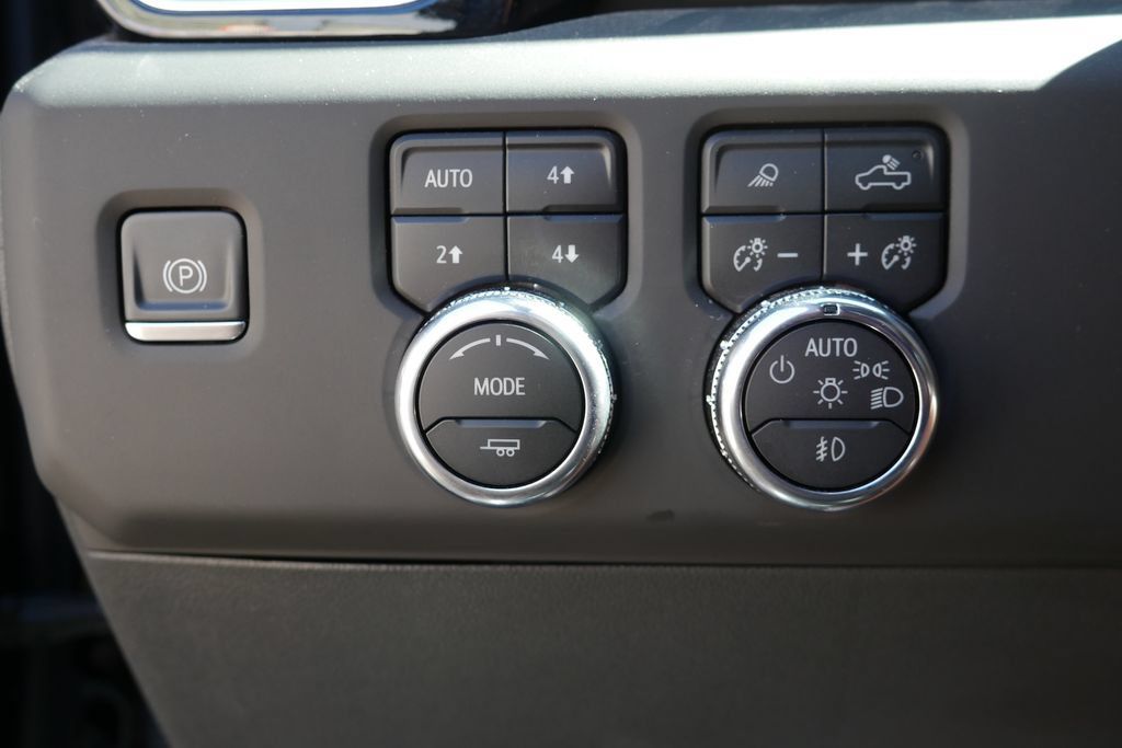 Used 2024 GMC Sierra 3500 Denali w/ Denali Reserve Package AWD/4WD image 29
