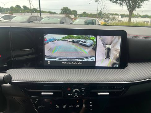 Used 2026 Nissan Kicks SR FWD image 18