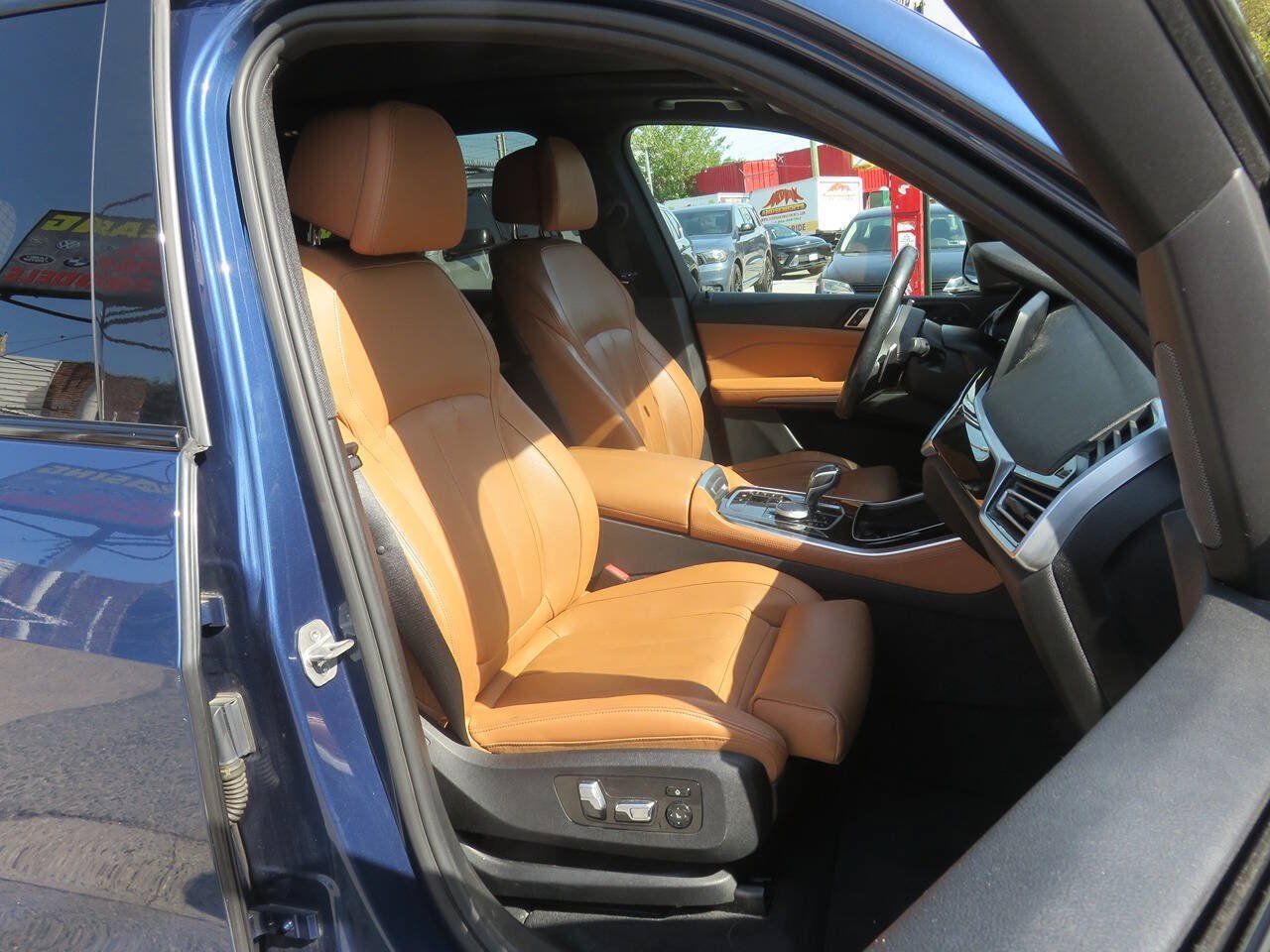 Used 2019 BMW X5 xDrive40i w/ M Sport Package AWD/4WD image 11