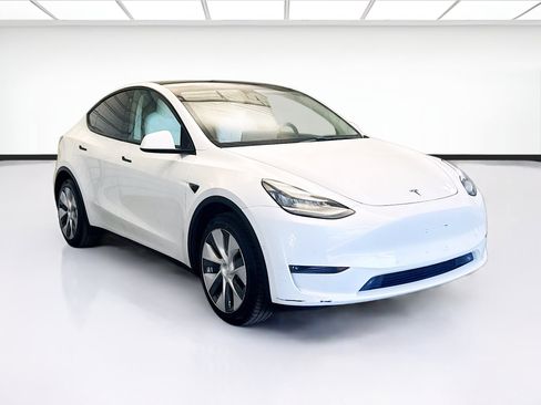 Used 2020 Tesla Model Y Long Range image 3