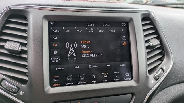 Used 2021 Jeep Cherokee Trailhawk AWD/4WD image 14