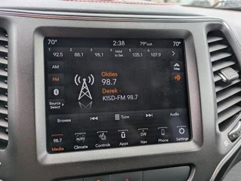 Used 2021 Jeep Cherokee Trailhawk AWD/4WD image 14
