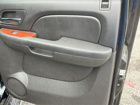 Used 2014 Chevrolet Suburban LS image 17