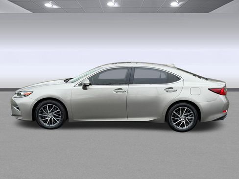 Used 2017 Lexus ES 350 w/ Premium Package image 2