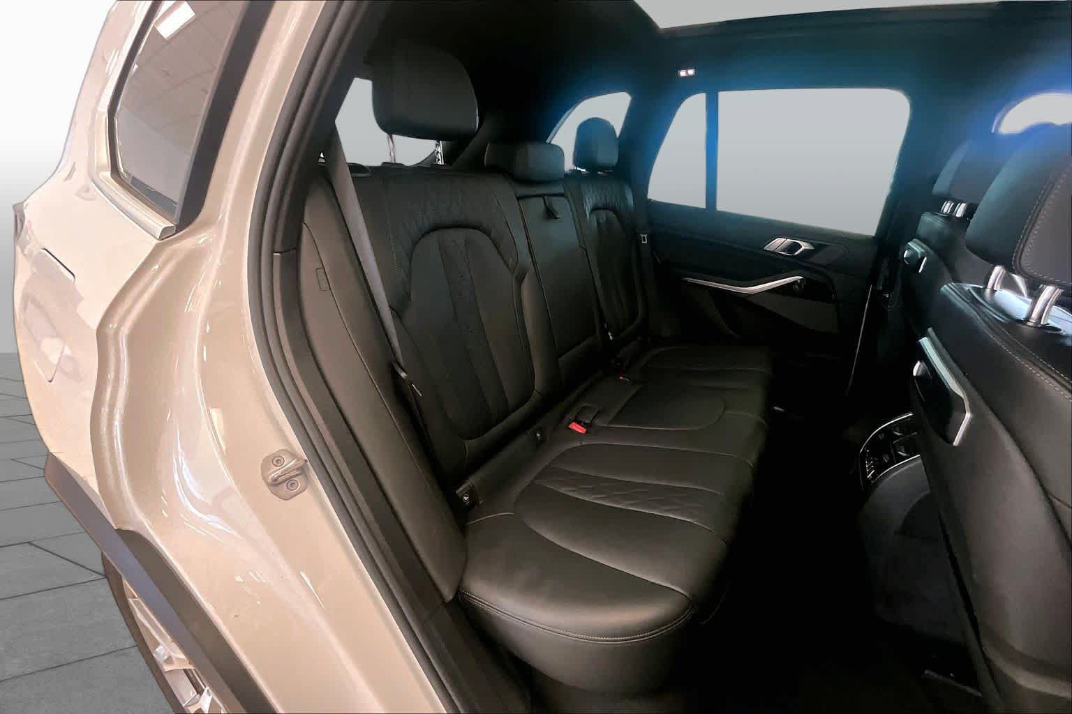 Used 2025 BMW X5 xDrive50e AWD/4WD image 19