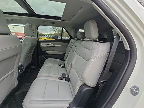 Used 2025 Ford Explorer Active w/ Active Comfort Package image 17
