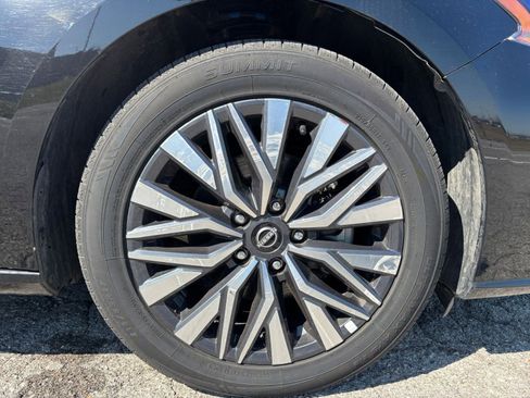 Used 2025 Nissan Altima 2.5 SV image 30