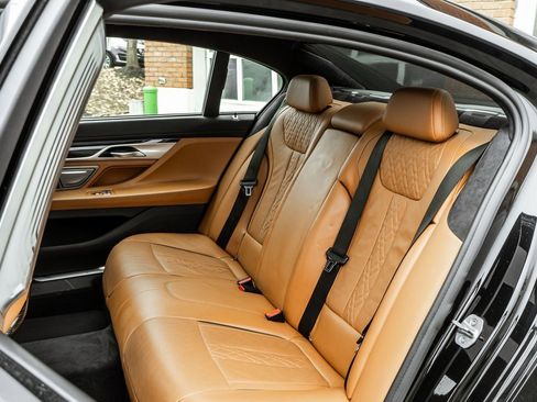 Used 2022 BMW 750i xDrive w/ Executive Package image 42