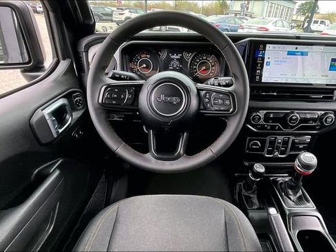 Used 2024 Jeep Wrangler Unlimited Sport AWD/4WD image 8