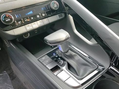 New 2025 Hyundai Elantra SEL image 19
