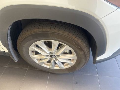 Used 2025 Toyota Corolla Cross LE image 5