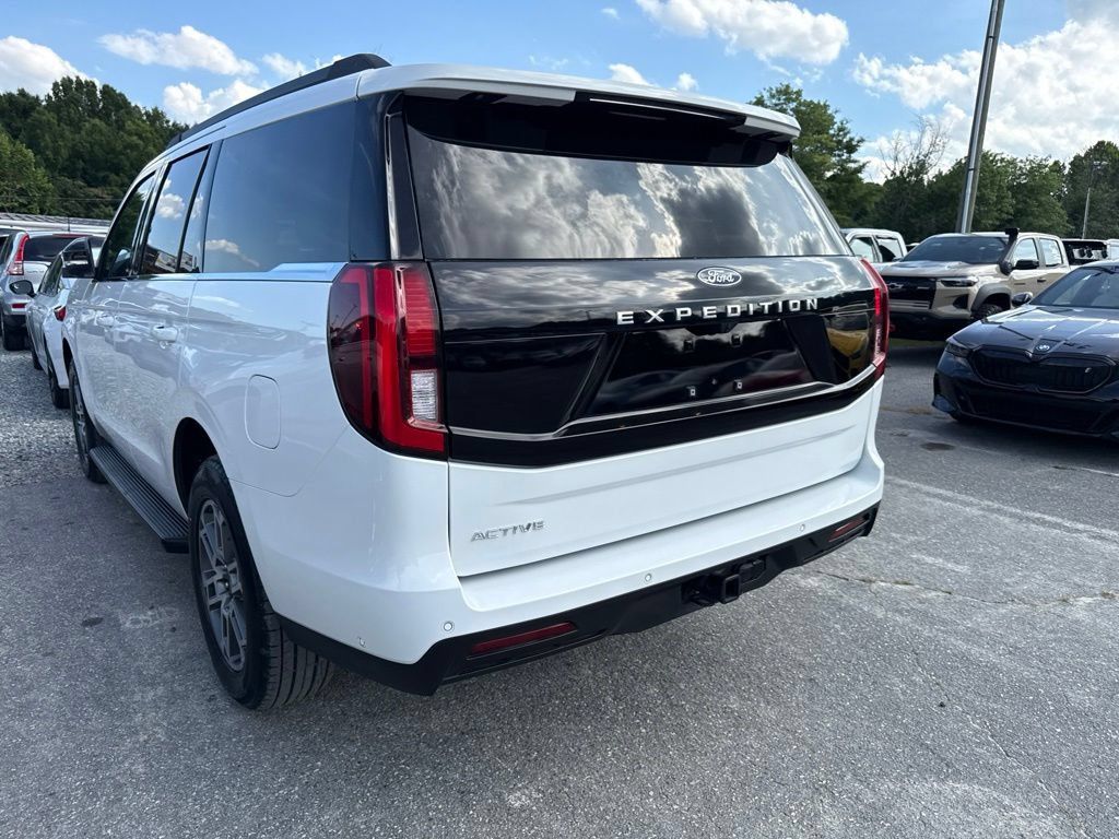 Used 2025 Ford Expedition Active AWD/4WD image 6