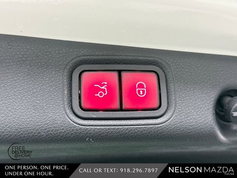 Used 2017 Mercedes-Benz E 300 4MATIC image 41