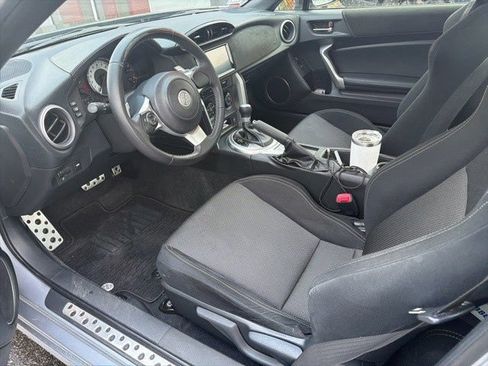 Used 2020 Toyota 86 RWD image 3