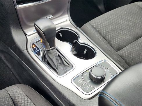 Used 2019 Jeep Grand Cherokee Laredo image 18