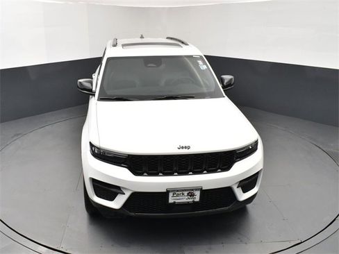 Used 2023 Jeep Grand Cherokee Altitude image 14