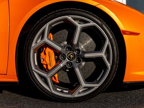 Used 2023 Lamborghini Huracan EVO RWD image 20