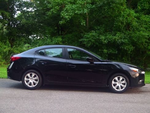 Used 2017 MAZDA MAZDA3 Sport FWD image 5