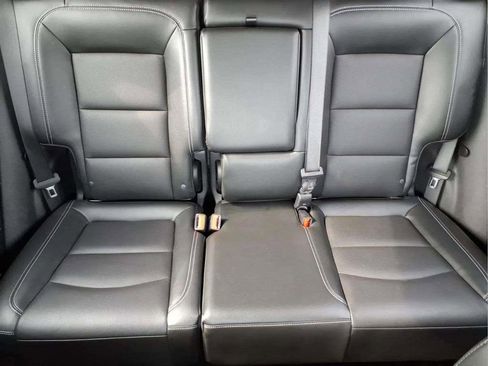 Used 2022 GMC Terrain SLT w/ LPO, 'HIT The Road' Package FWD image 17