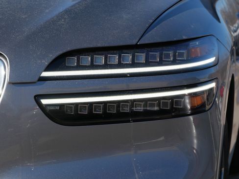 New 2026 Genesis GV70 2.5T Advanced image 3