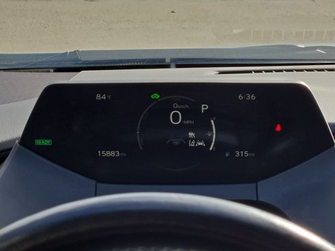 Used 2024 Toyota Prius XLE FWD image 22
