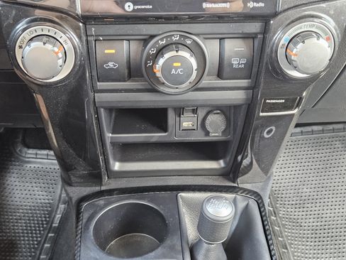 Used 2021 Toyota 4Runner TRD Off-Road AWD/4WD image 19
