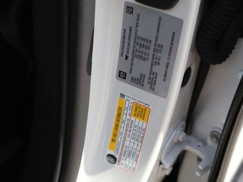 Used 2024 GMC Yukon Denali RWD image 33