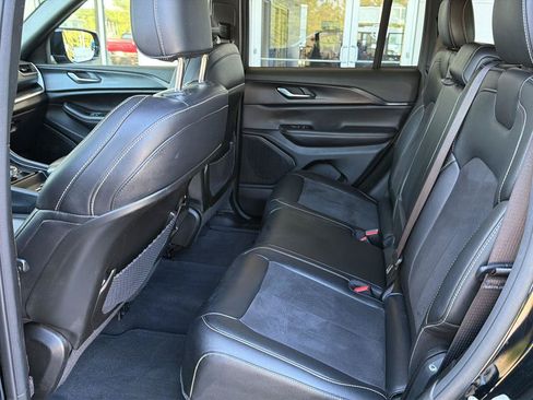 Used 2023 Jeep Grand Cherokee Altitude AWD/4WD image 11