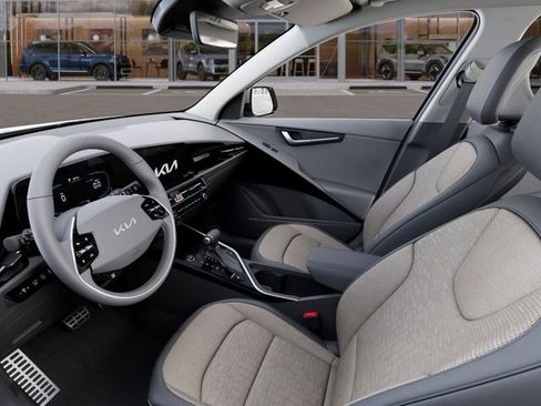 New 2025 Kia Niro SX Touring image 17