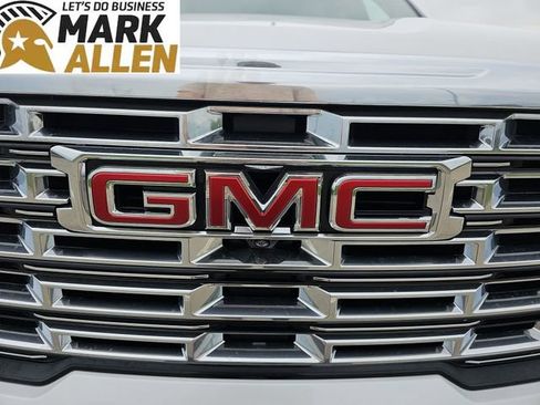 Used 2025 GMC Acadia Denali AWD/4WD image 32