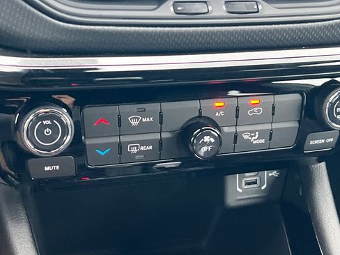 New 2026 Jeep Compass Latitude image 18