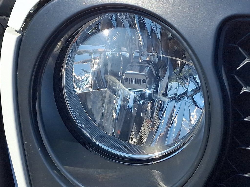 Used 2021 Jeep Gladiator Mojave AWD/4WD image 9