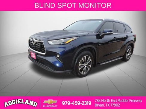 Used 2022 Toyota Highlander XLE image 8