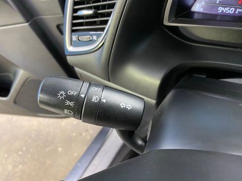 Used 2015 MAZDA MAZDA3 i Touring w/ Technology Package image 21