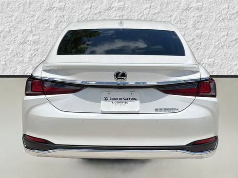 Used 2024 Lexus ES 300h w/ Technology Package FWD image 4