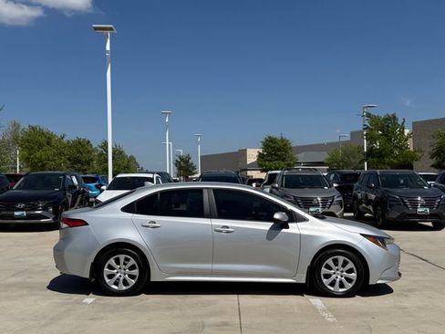 Used 2026 Toyota Corolla LE FWD image 4