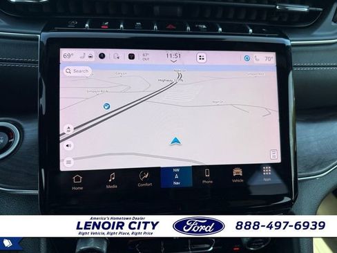 Used 2024 Jeep Grand Cherokee Overland w/ Luxury Tech Group IV AWD/4WD image 25