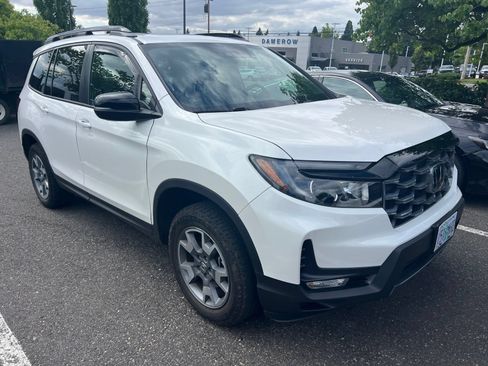 Used 2023 Honda Passport TrailSport image 3