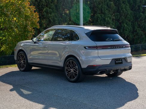 Certified 2024 Porsche Cayenne image 3